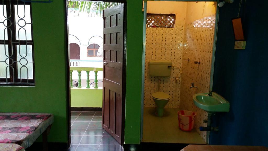 Savitri Guest House Арамбол Стая снимка
