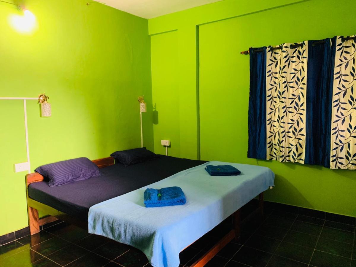 Savitri Guest House Арамбол Екстериор снимка