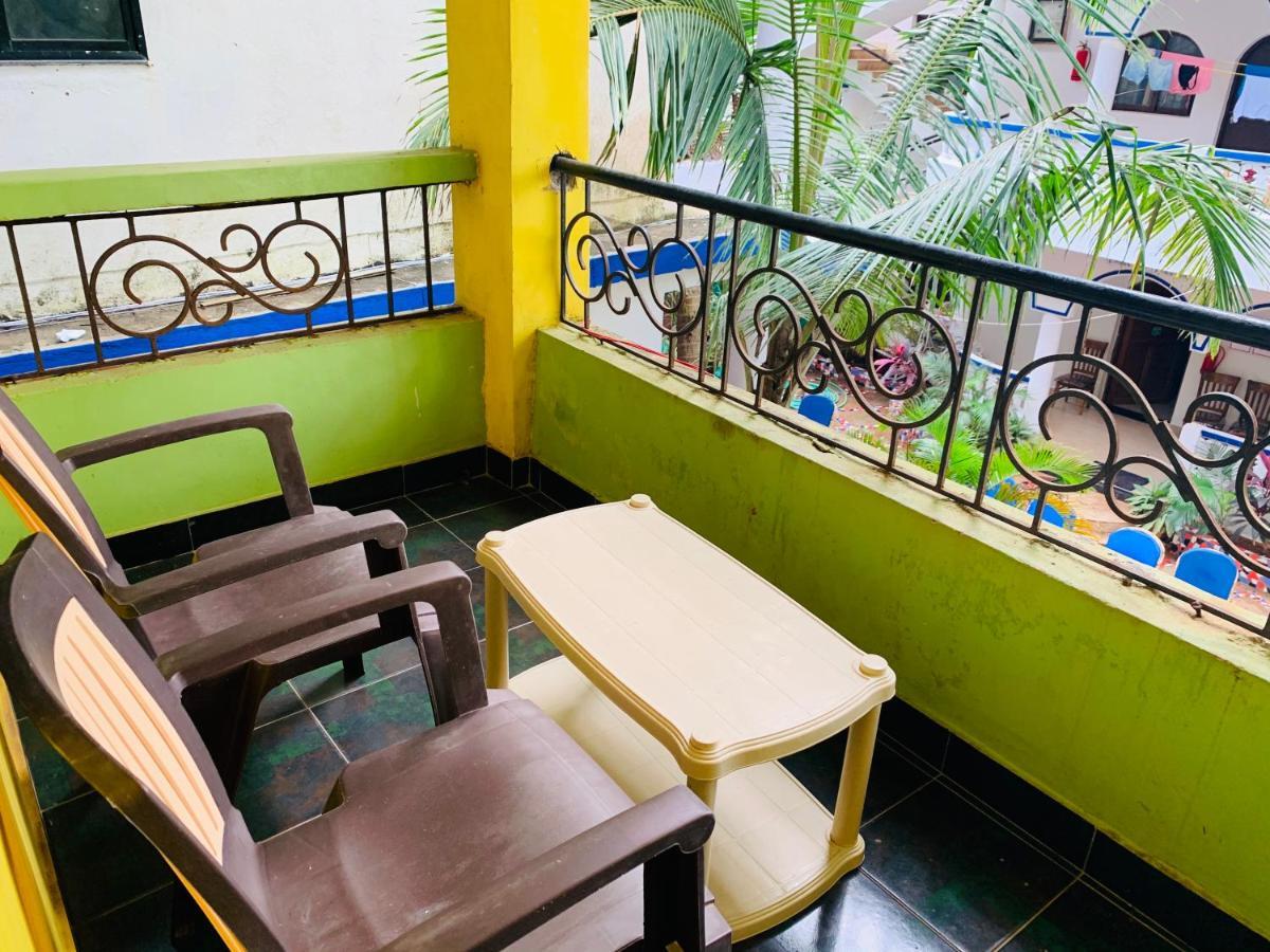 Savitri Guest House Арамбол Екстериор снимка
