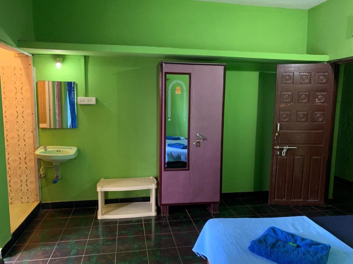 Savitri Guest House Арамбол Екстериор снимка